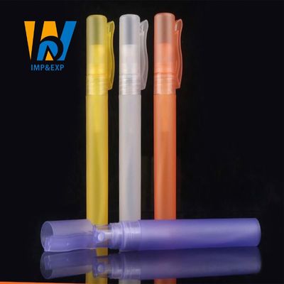 10ml新しい到着多くの色の噴霧器のクリップ帽子が付いているプラスチック香水スプレーのびんの香水のペン