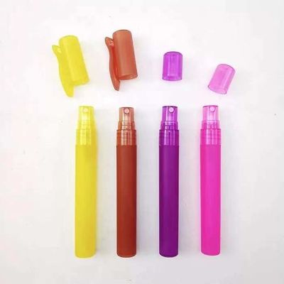 10ml新しい到着多くの色の噴霧器のクリップ帽子が付いているプラスチック香水スプレーのびんの香水のペン